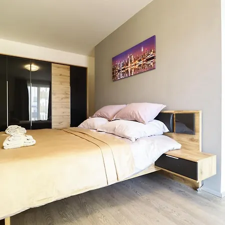 / 10 Min From Center / O2 Arena Apartment *