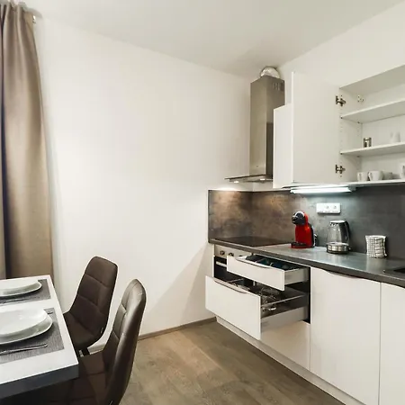 / 10 Min From Center / O2 Arena * Prague