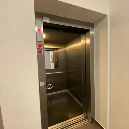 / 10 Min From Center / O2 Arena Apartment