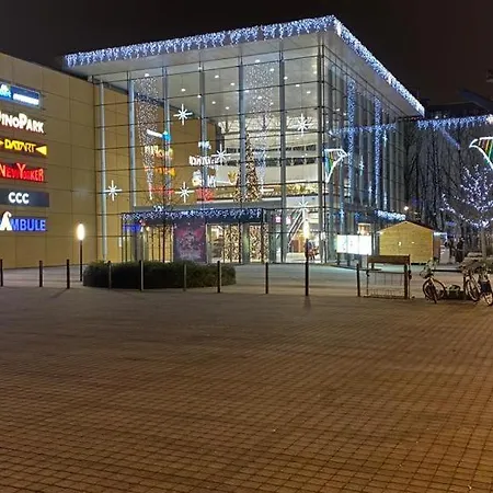 / 10 Min From Center / O2 Arena