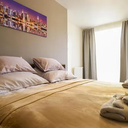 شقة / 10 Min From Center / O2 Arena *