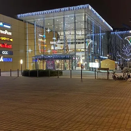 / 10 Min From Center / O2 Arena