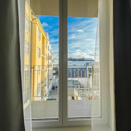 / 10 Min From Center / O2 Arena * Prague